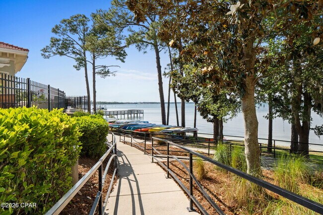 Building Photo - 2400 Grandiflora Blvd