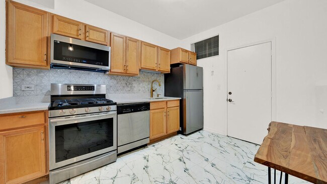 Building Photo - 5150 S King Dr