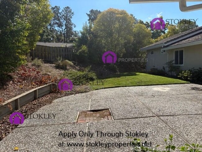 Building Photo - 231 Ivy Dr