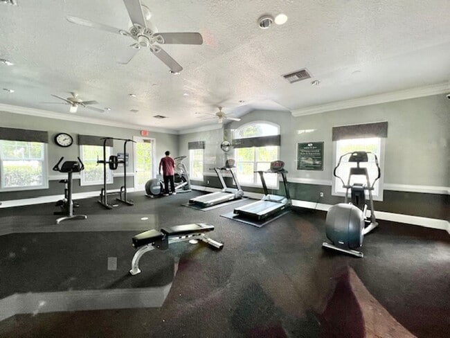 Building Photo - NEW-Remodeled bathroom & kitchen! NEW VINYL PLANK flooring & fresh paint! 2 bedroom 1 bath condo ...