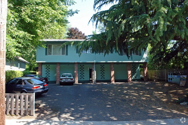 Primary Photo - 3059 SE Alder Ct