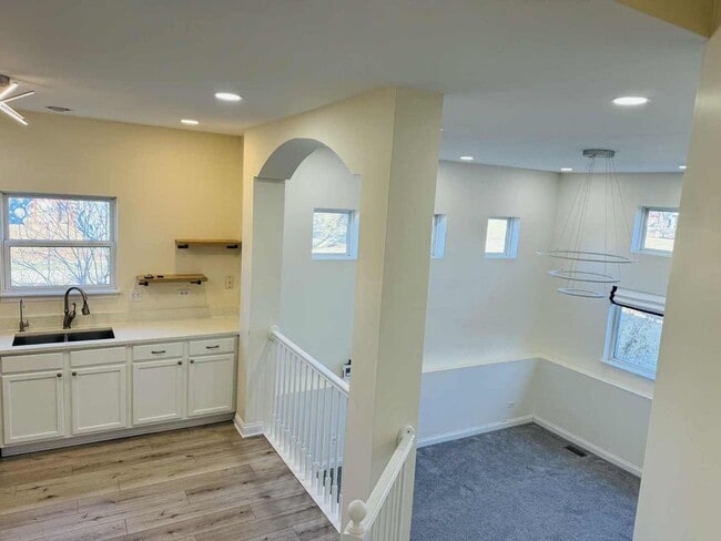 Building Photo - 425 Claire Ave