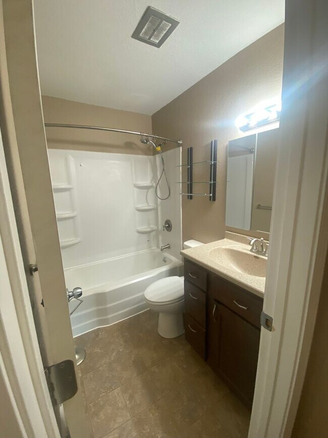 Building Photo - 3 BED | 1 BATH | SINGLE LEVEL HOME | ROBBINSDALE