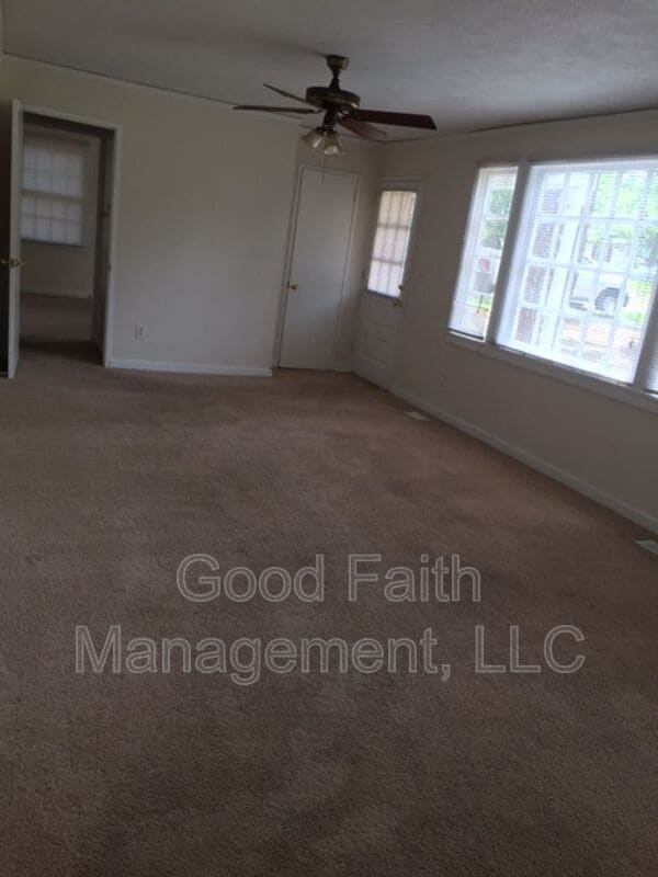 Building Photo - 2347 Henry Cir