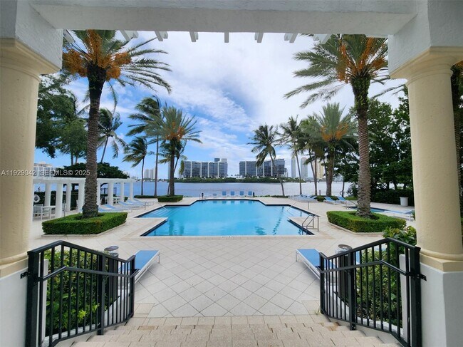 Building Photo - 3255 NE 184th St