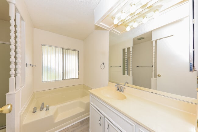Building Photo - 2953 Manzanita Way