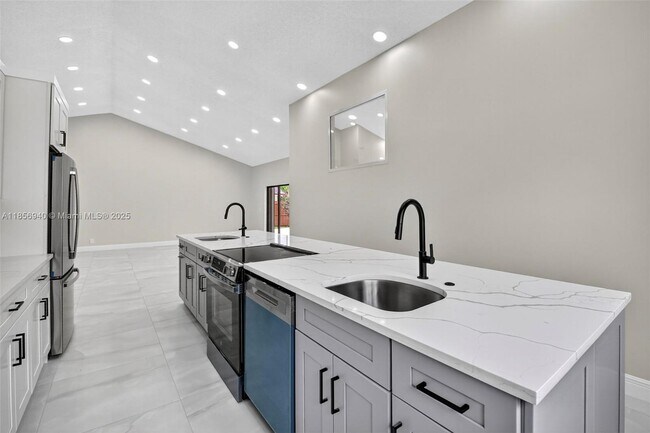 Building Photo - 9581 El Clair Ranch Rd