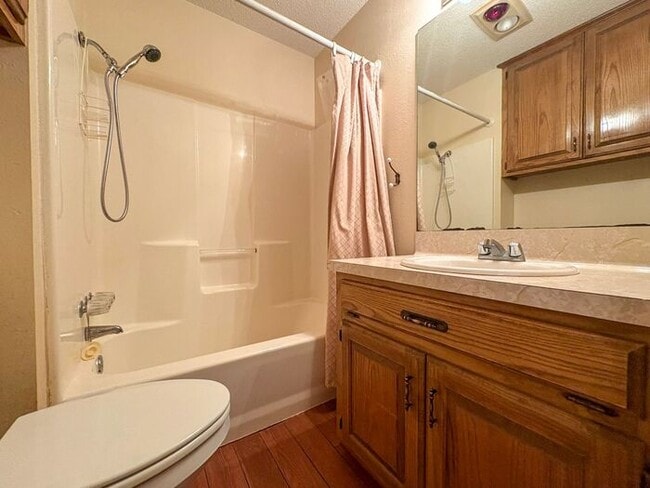 Building Photo - Available Now! 3 Bed 2 Bath on 2 Acres in ...