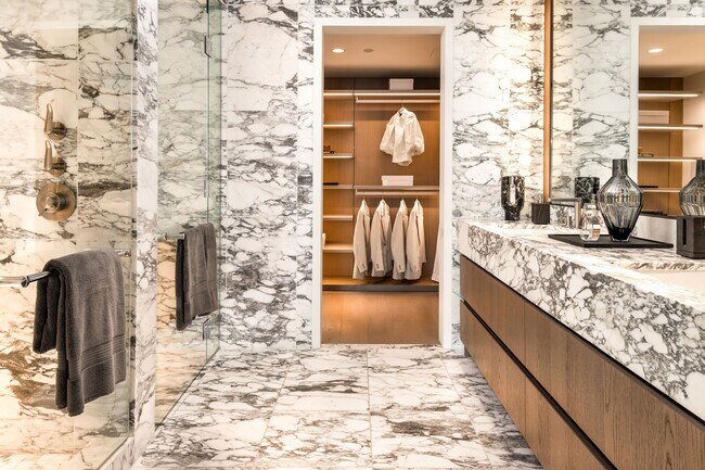 Building Photo - 2025 Ave of the Stars