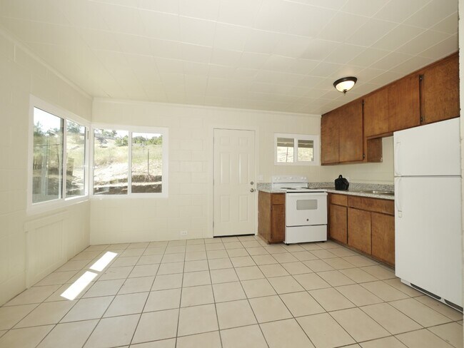 Building Photo - 606 Mountain Ranch Rd
