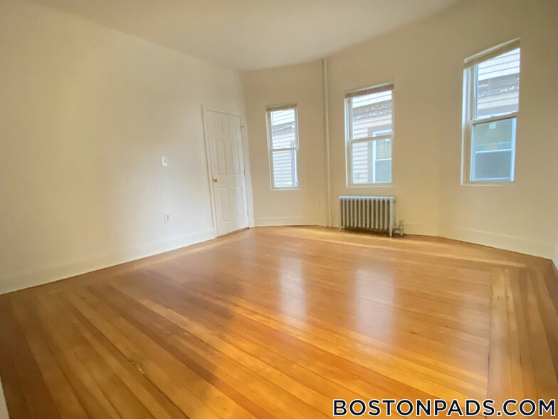 Building Photo - 46 Wildwood St