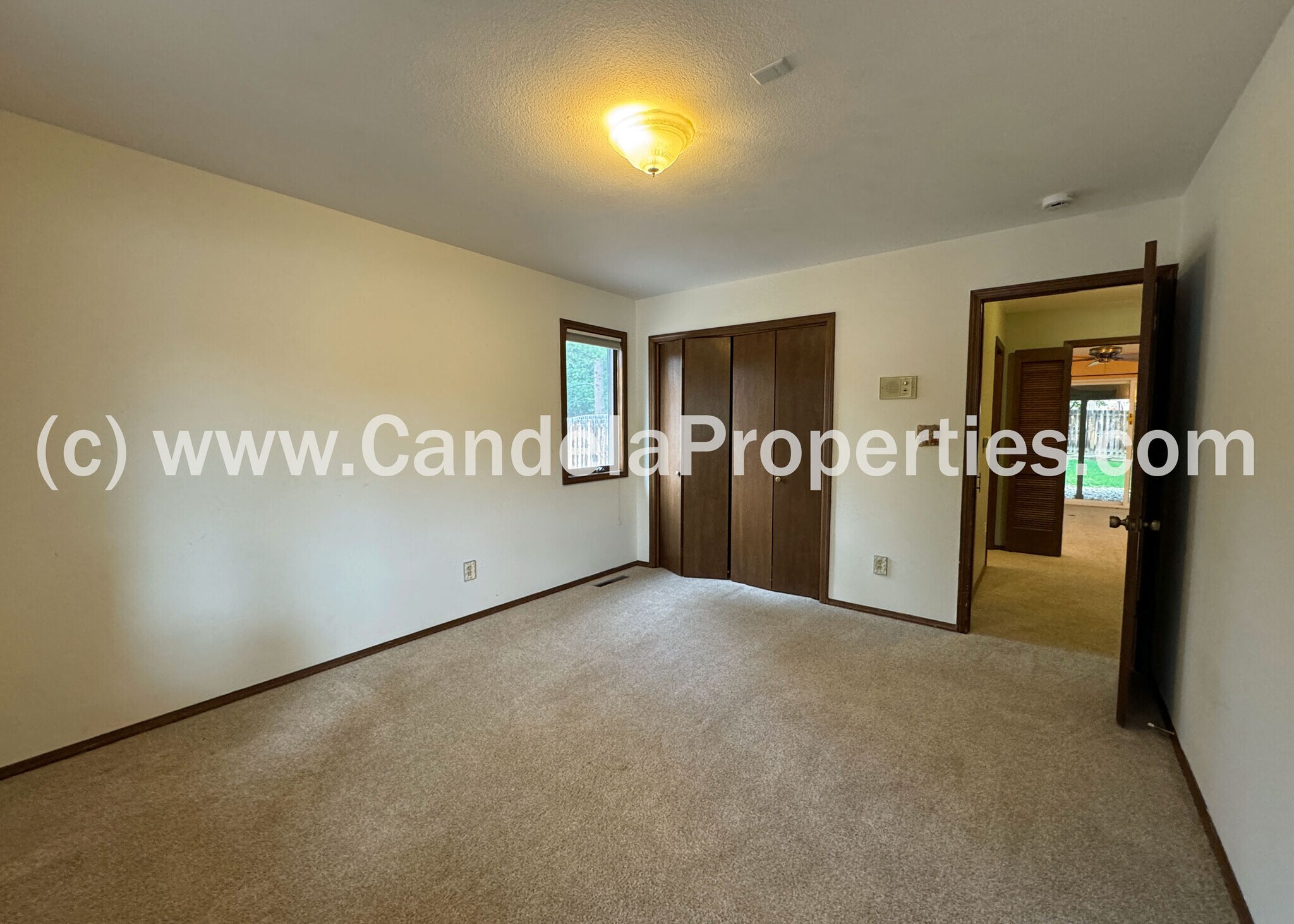 Building Photo - 2970 Shoreham Cir