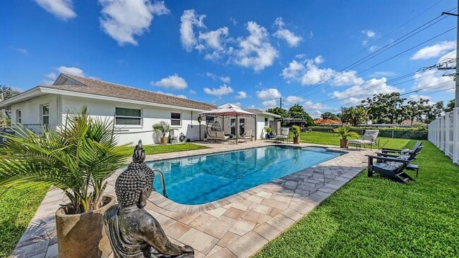 Building Photo - 6717 Roxbury Dr