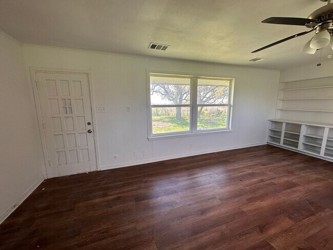 Building Photo - 850 County Road 218,