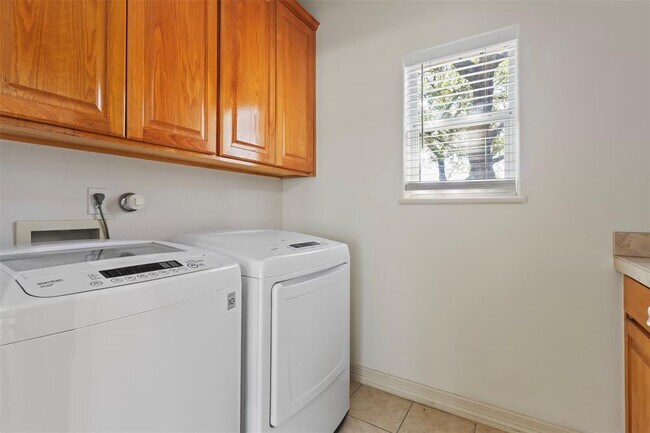 Building Photo - 13700 Madrone Mountain Way