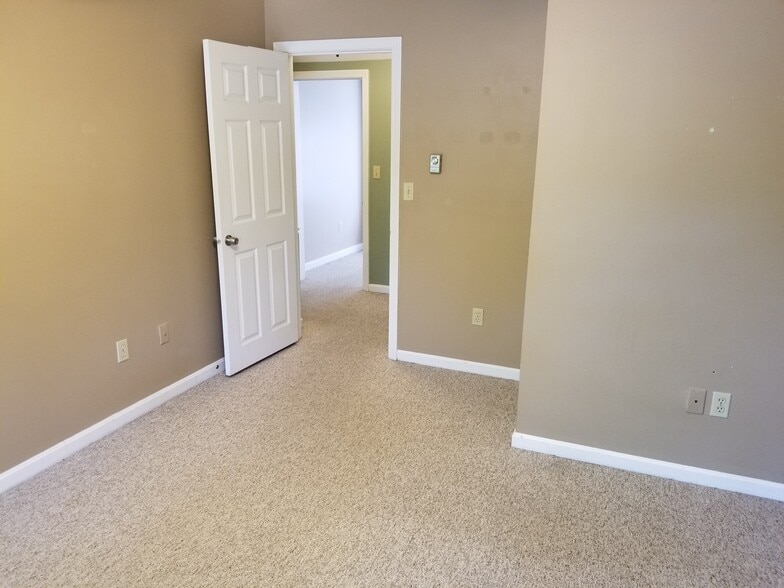 Master - 11 Farmgate Rd