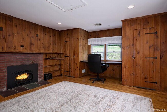 Building Photo - 116 Schoolhouse Ln