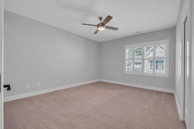 Building Photo - Stunning 5BE/4.5BA in the heart of Green H...