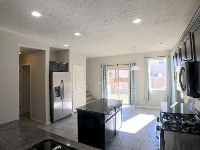 Building Photo - Beautiful 3-Bedroom Home in Tierra Oeste –...