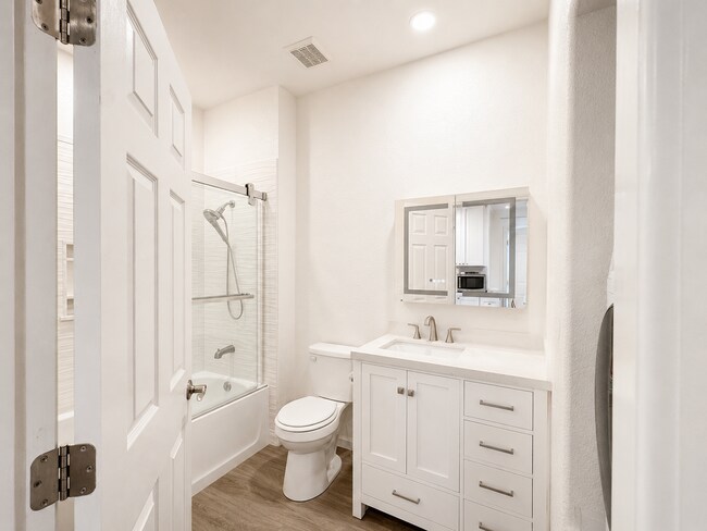 Building Photo - Spacious 5 (or 6) Bedroom House with attached ADU in Winchester for Rent