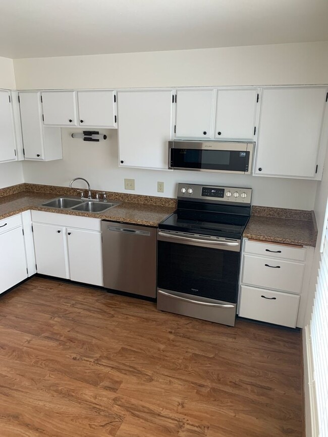 Building Photo - 1001-1007 Brookwood