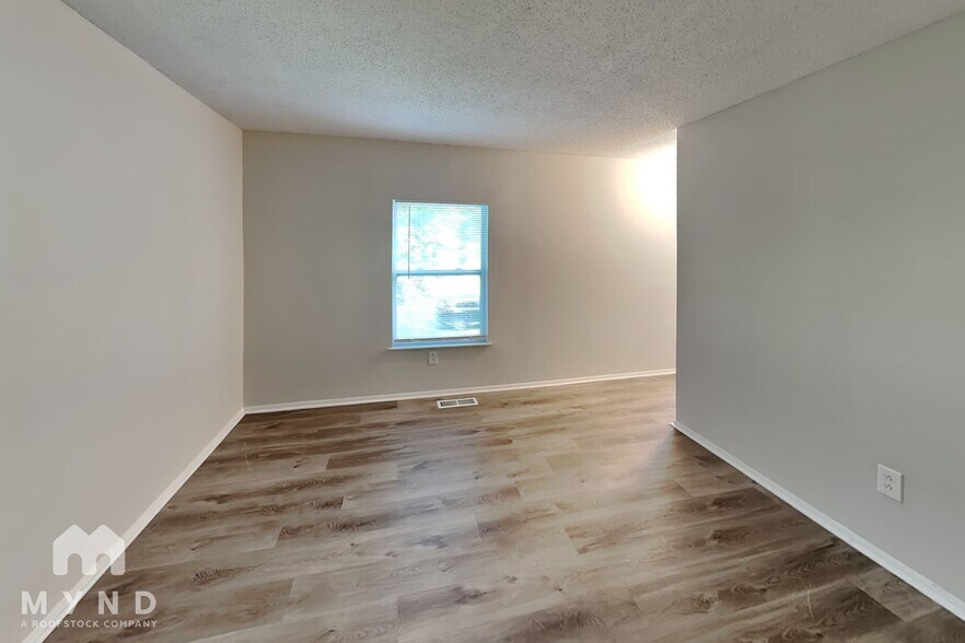 Building Photo - 6301 Ivory Palm Dr