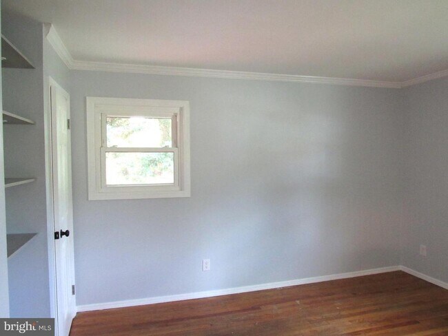 Building Photo - 5515 Helmont Dr