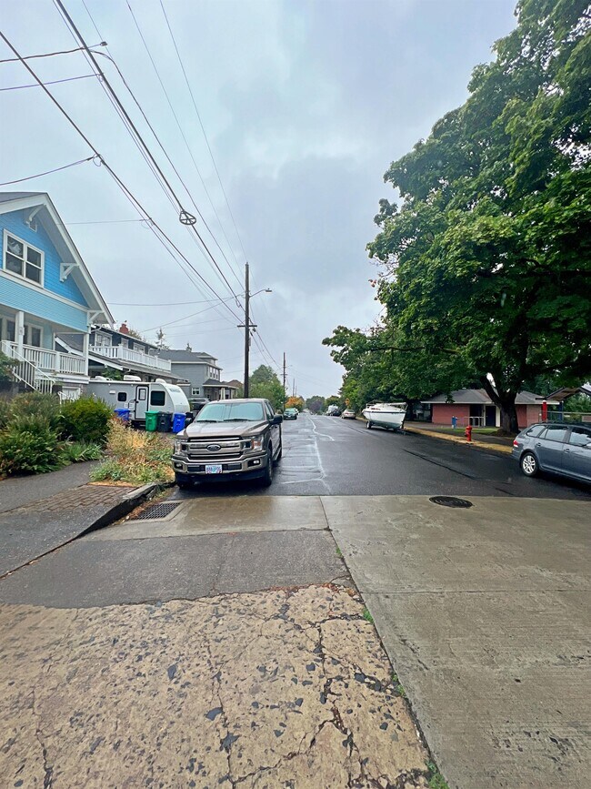 Building Photo - 3385 SE 10th Ave