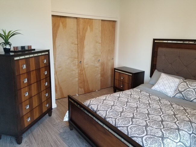 Building Photo - Slogan Apartments