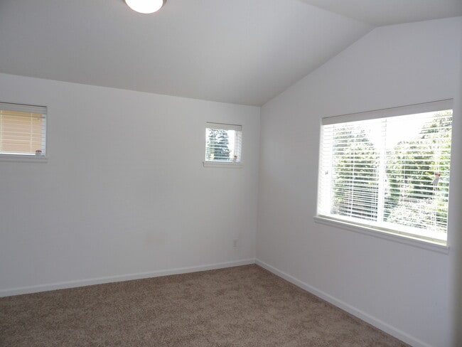 Building Photo - Beautiful Home!  Close to Downtown Hillsboro!