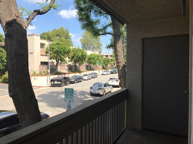 Building Photo - 15215 W Magnolia Blvd