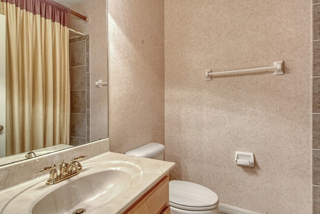 Building Photo - 3456 Parkridge Cir