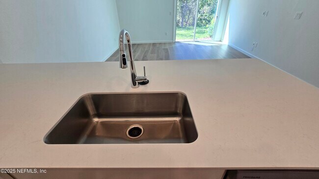 Building Photo - 653 Holly Lks Dr