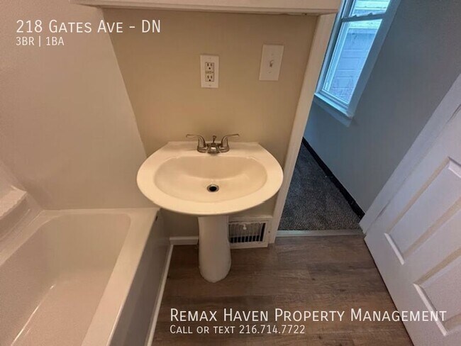 Building Photo - 218 Gates Ave