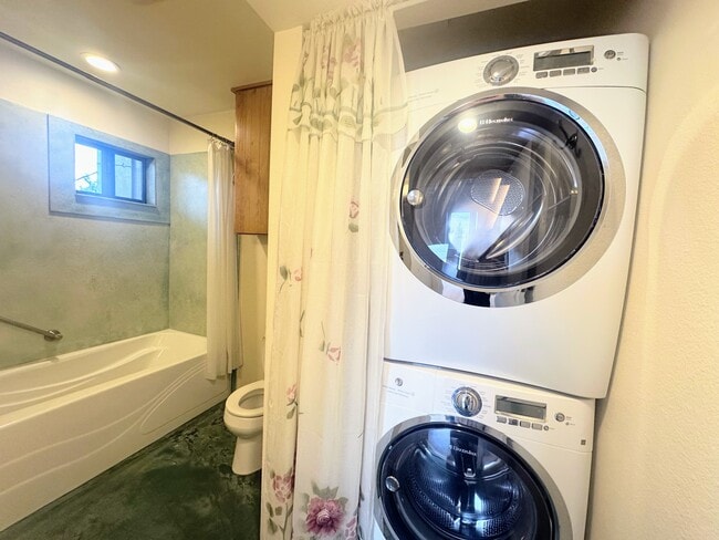 Building Photo - 339 Ravenwood Pl