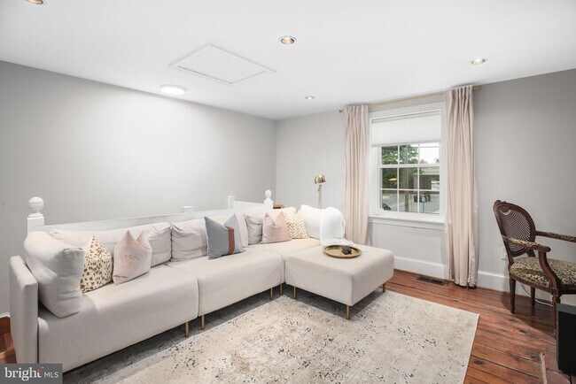 Building Photo - 316 Frederick St