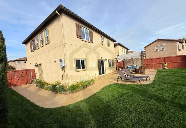 Building Photo - 2050 Green Ridge Cir