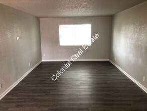 Building Photo - Very nice 2 bedroom 1 bathroom apartment n...