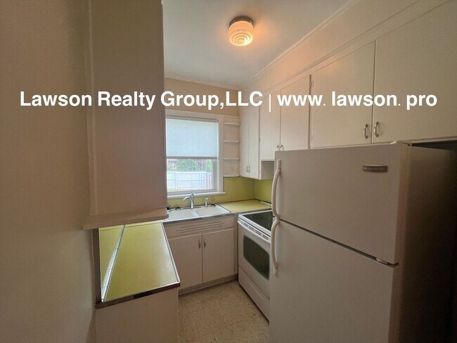 Building Photo - 1733 Maiden Ln SW