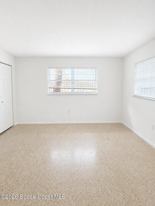 Building Photo - 217 Martin St