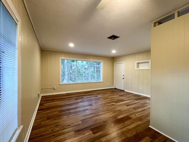 Building Photo - 2734 SW 3rd Pl