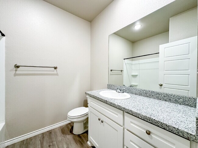 Building Photo - Newer Built 3/2/2 in Frenship ISD!