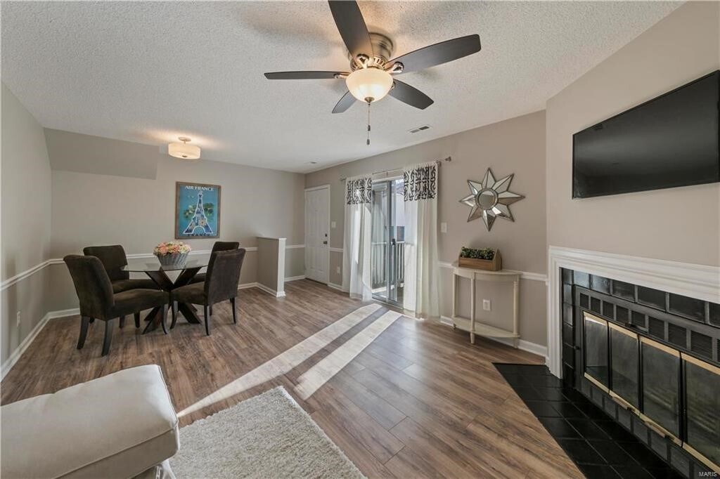 Building Photo - 1431 Thrush Plz