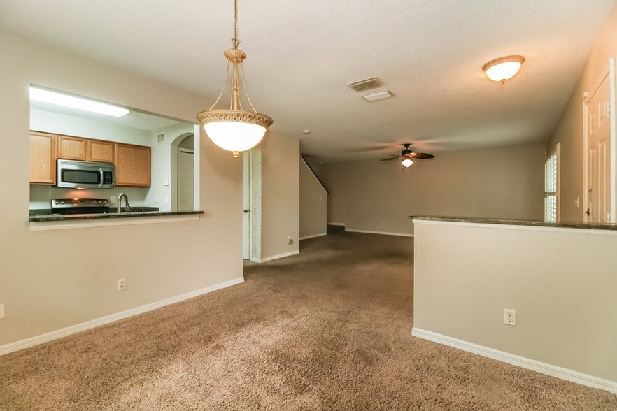 Building Photo - 7131 Waterside Dr