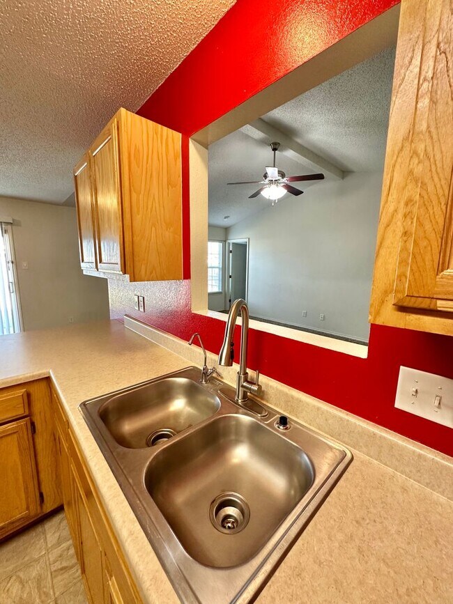 Building Photo - COMING AUGUST 2026 - 5 Bedroom Home in PaulAnn Neighborhood!