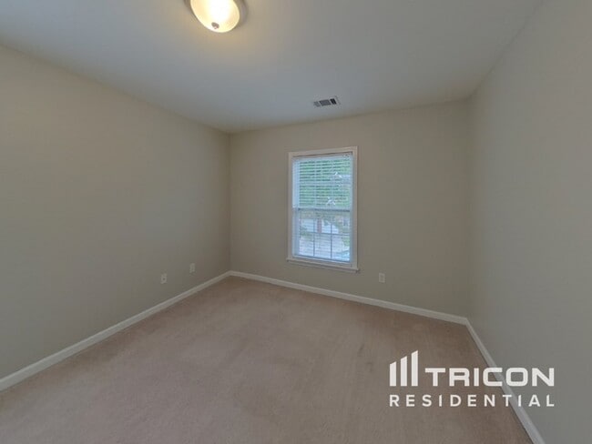 Building Photo - 5371 Lakerock Dr SW