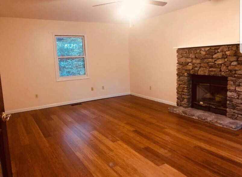 Building Photo - 99 Oak Ter