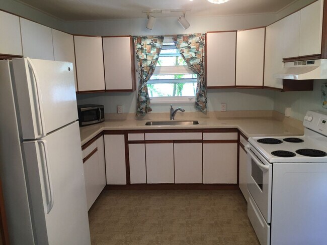Building Photo - Pet Friendly Kaneohe House with Bay Views