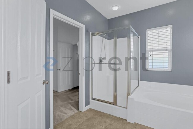 Building Photo - 10586 N Whitney Ave