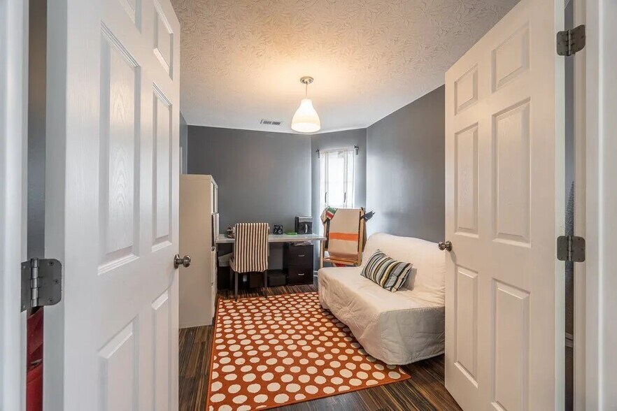 Building Photo - 1070 Larkspur Ct